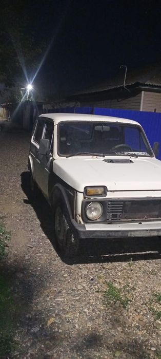 Продам ниву 2121 93 год
