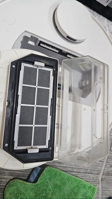 Роботпылесос в идеальном состоянии.