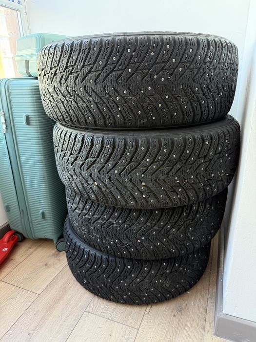 Продам зимние шипы сост.отличное