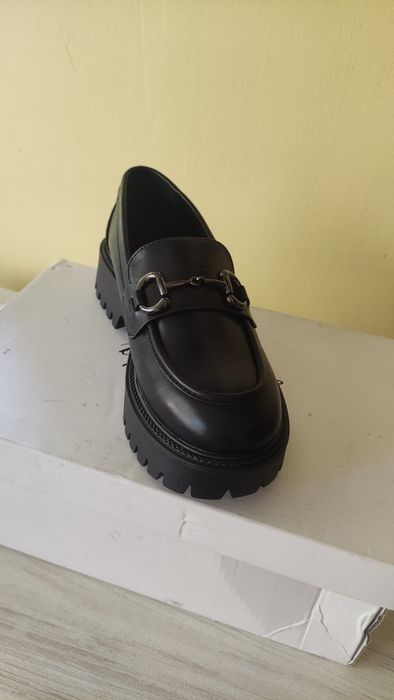 Дамски нови обувки