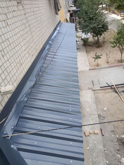 Установка козырьков над  окнами быстро и качественно.