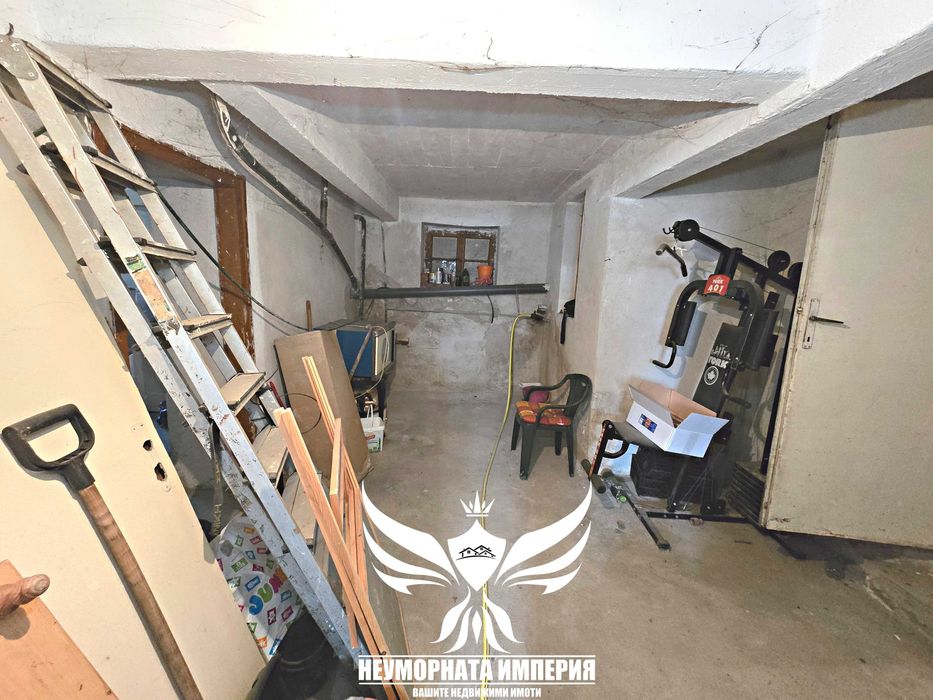 Продавам двуетажна къща РЗП 364кв. с 313кв.м. двор в гр.Асеновград