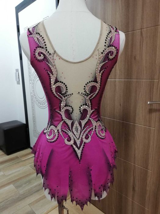 Трико ново за художествена гимнастика/танци/модерен балет/акробатика.