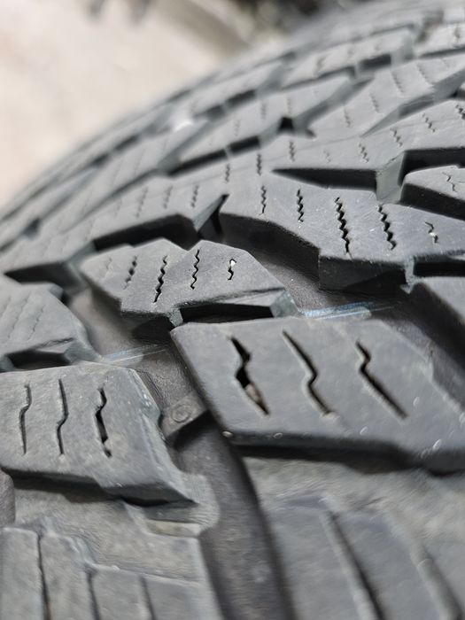 De vanzare cauciucuri Nokian  iarna 235/50/R17