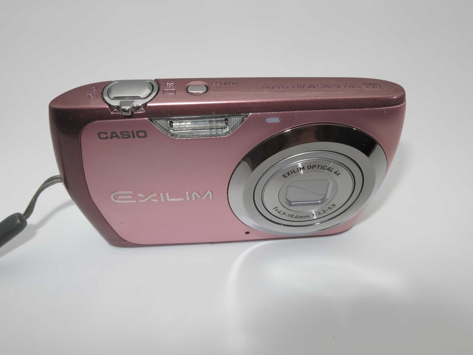 Casio EX X370 улта компактен цифров фотапарат, дигитална камера розов цвят, като НОВА, пълен комплект, тествана и работи отлично!