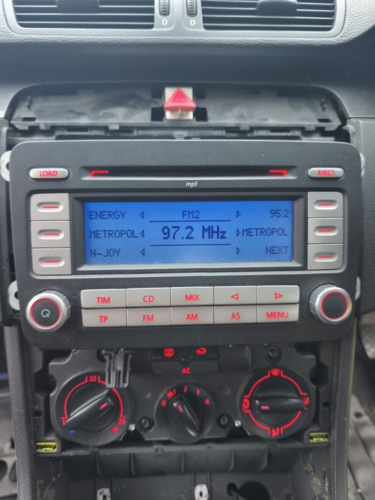 Radio cd player RCD500 mp3 cu cod Volkswagen Passat B6 Golf 5 Jetta To