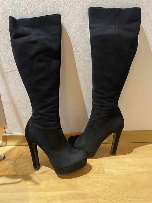 Велурени ботуши.