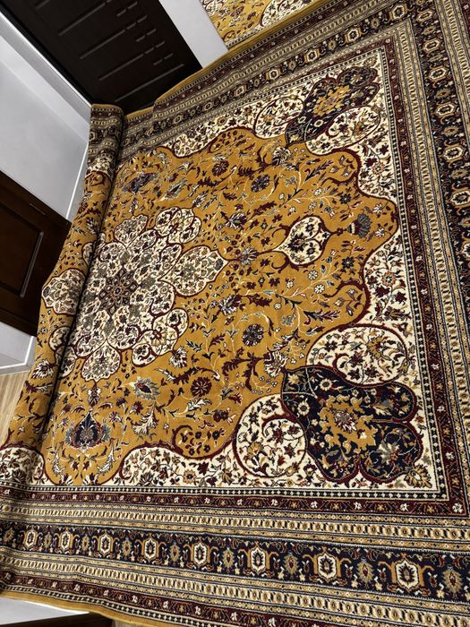 Продам фирменные красмвые ковры, шерсть, БУ