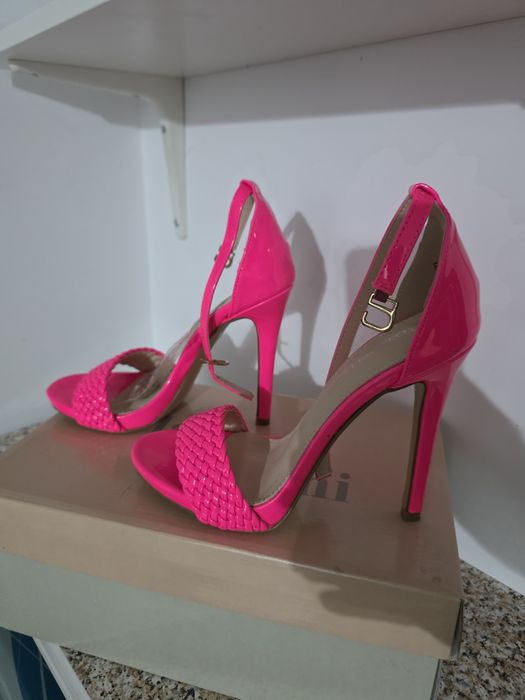 Sandale si pantofi cu toc mărimea 37,folosite doar o dată,