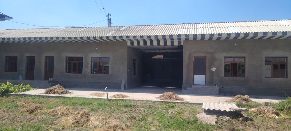 Hovli 10 sotix sotiladi maklerlar bn ishlimiz