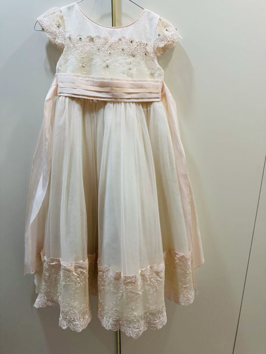 Продам платья на девочку качество 100%