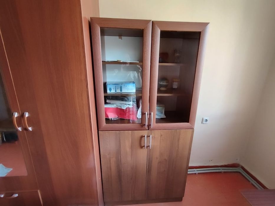 Продается книжный шкаф в очень хорошем состоянии