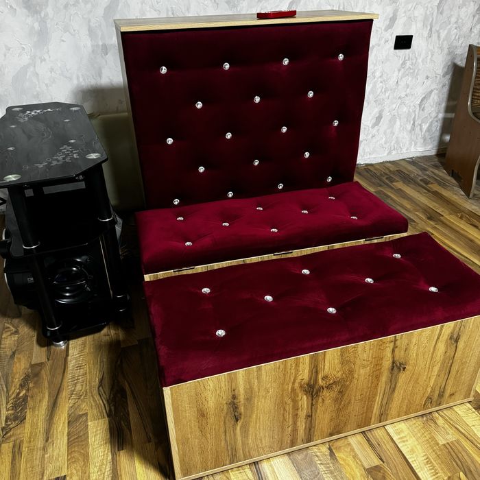 Продам рецепшн и пуфики