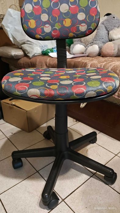 Детски  стол за бюро