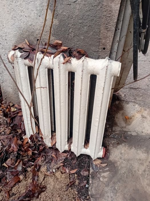 Продам чугуные батареи