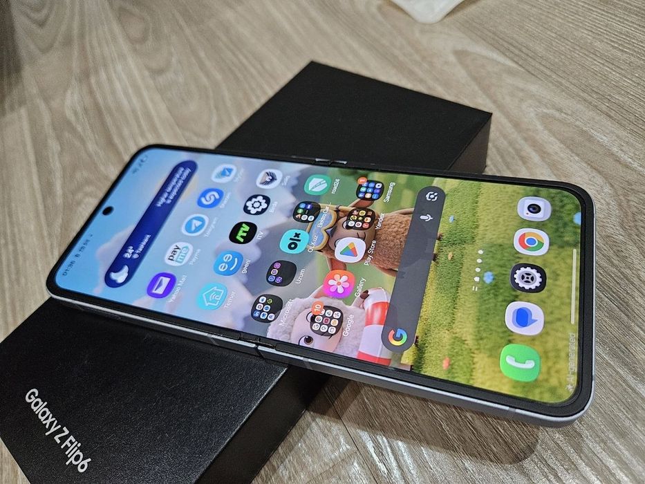 Продам Samsung Galaxy Z Flip 6 12/256