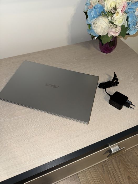 Laptop asus vivobook slim i3 1005G1