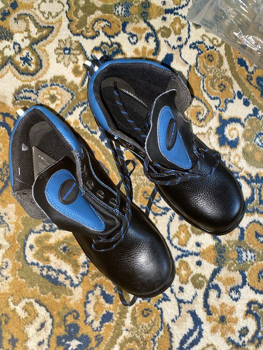 Спецобувь новая спецовка 40р