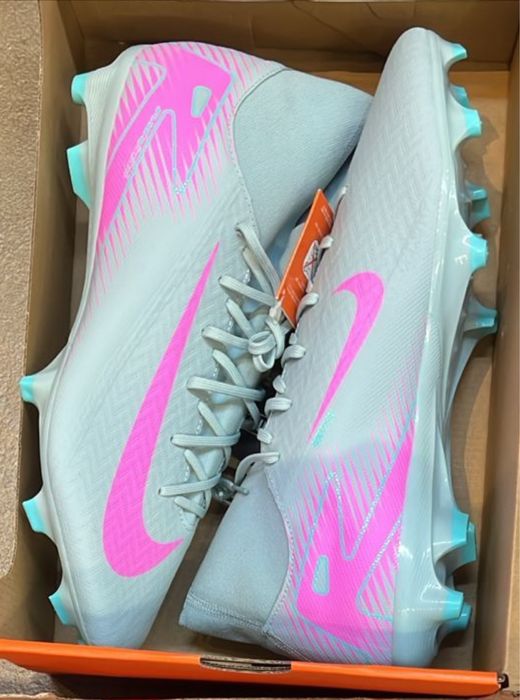 Продам бутсы новые