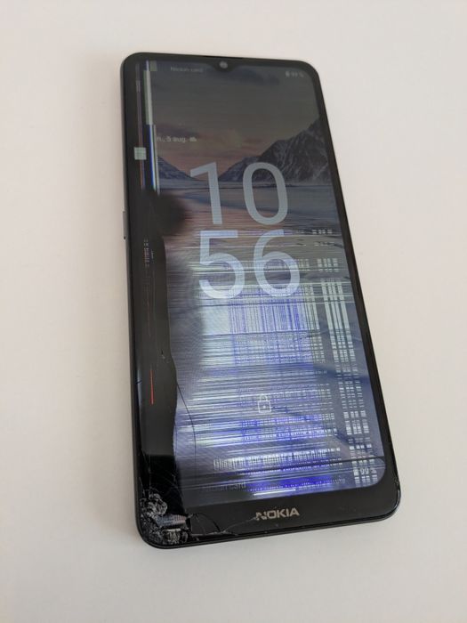 Nokia 2.4 cu ecran spart