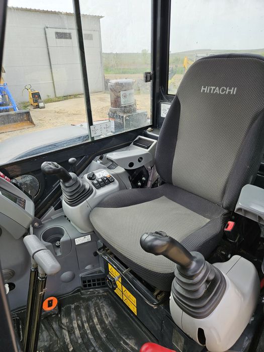 Excavator Hitachi 2022