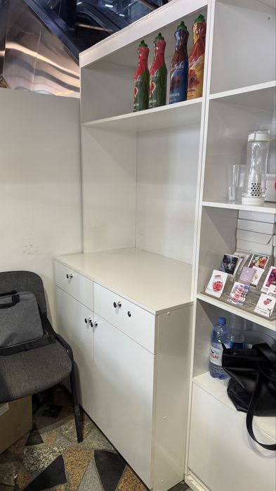 Подается стеллаж полка