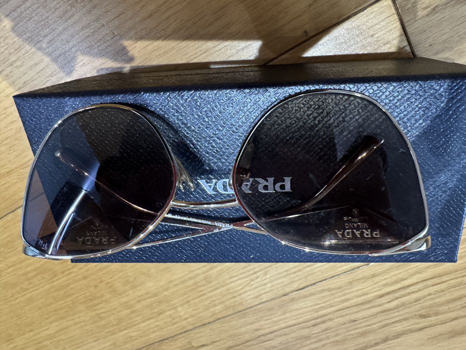Prada - оргинал , слагани неколкратно .