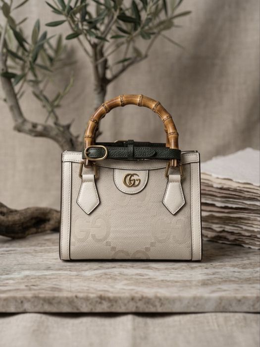 Маленькая бежевая сумочка Gucci