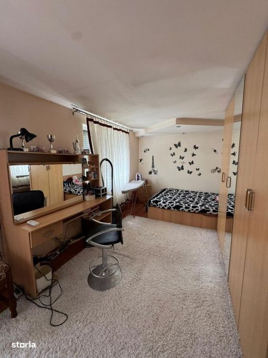 Vand casa complet utilata ,zona Damila