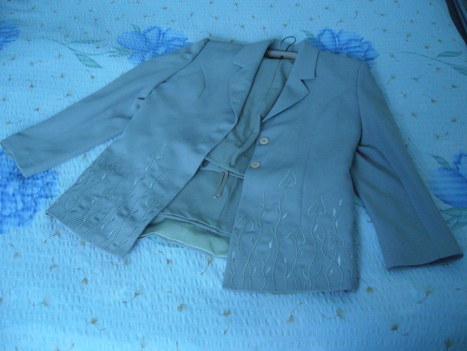 Costume de dama si bluze de dama