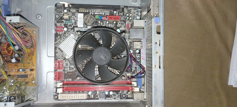 Ona plata H61 Biostar