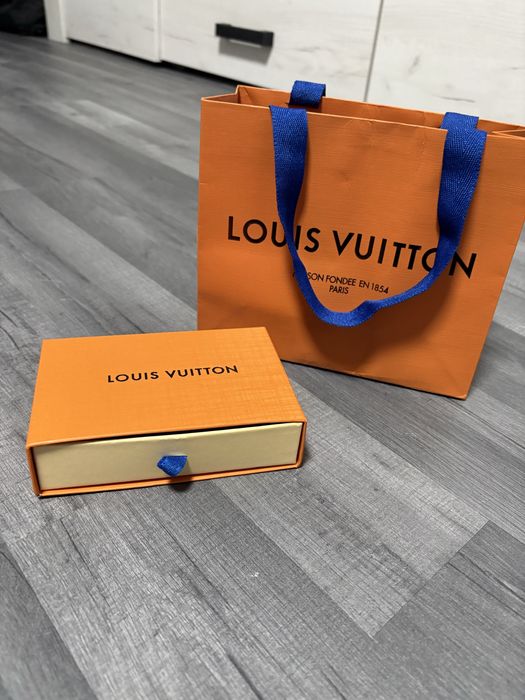 Brățară Louis Vuitton  damă aurie premium – Oțel inoxidabil, charm-uri elegante, nouă