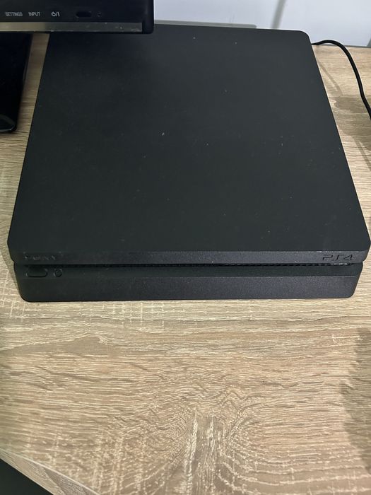 Playstation 4 с игри и джойстик