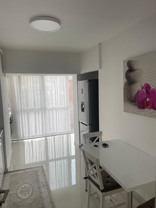 Închiriez apartament central zona 0 compus din 3 cameri 2 bai 3 terase et 4 din 8 .