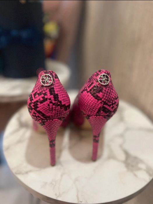 Pantofi Guess marimea 36