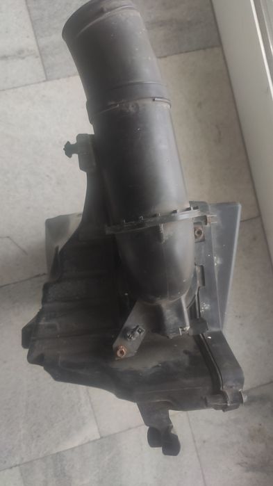 Продавам кутия за въздушен филтър