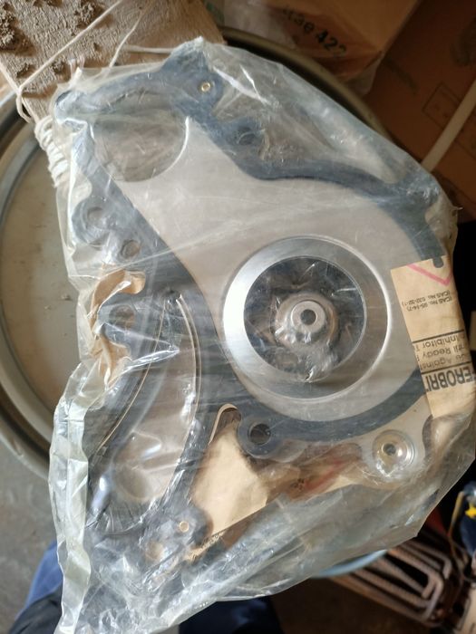 Продам помпу LX570