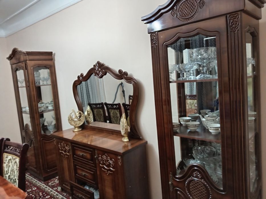 Shu komplekt kamod penal va 12 kishilik stol stul sotiladi xolati yaxs