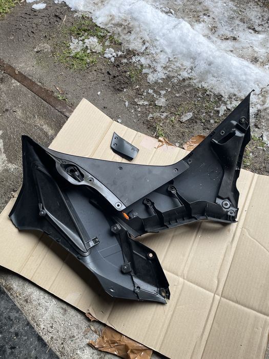 Опашка и страница, лява страна  HONDA CBR 650 r