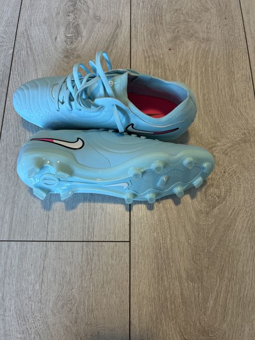Vand ghete fotbal nike tiempo