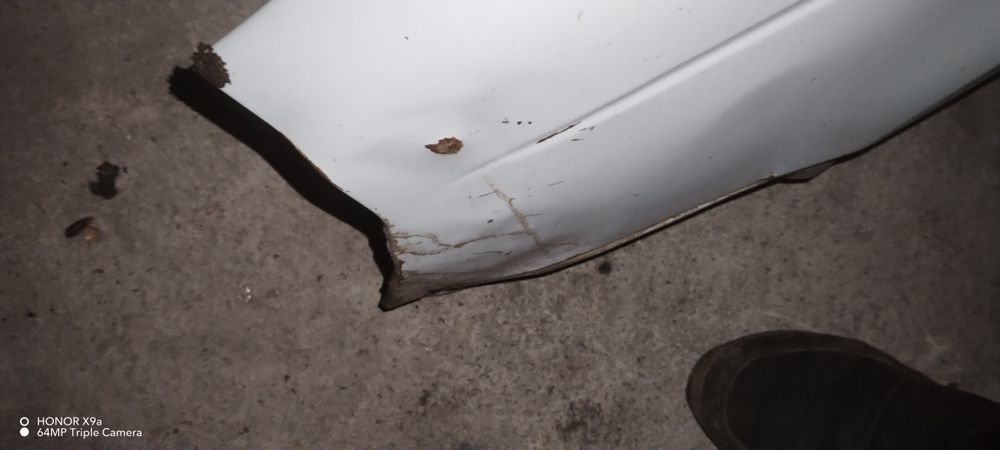 Продам крыло на приору