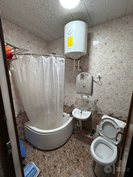Maslo zavoddan 3 xonali kvartira sotiladi
