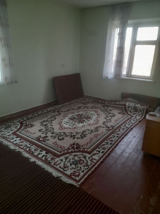 Чирчик ш. Троицк Физкултурный инс кирпичный дом 4-этаж 1х 35 м²