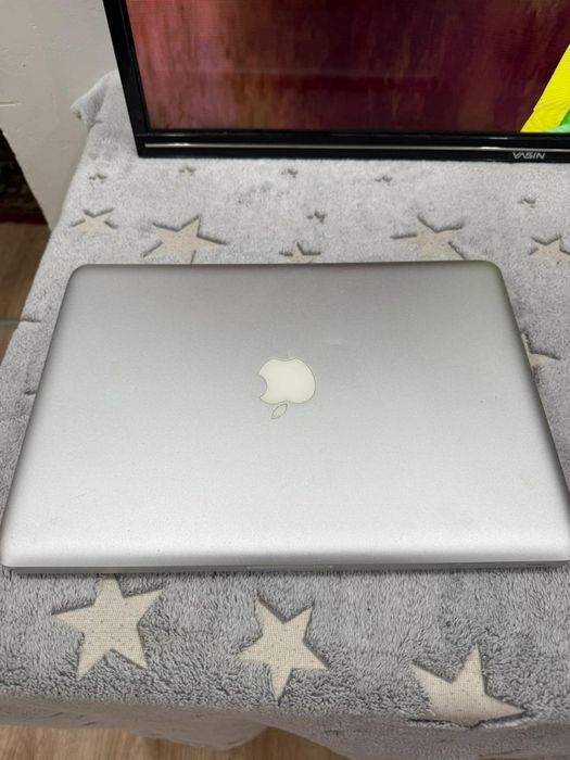 Продам Макбук в отличном состоянии
