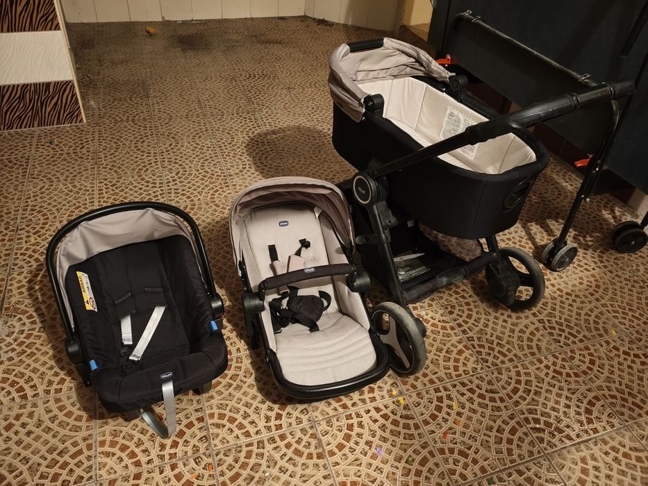 Cărucior Chicco 3 în 1 - Sistem Complet (Landou, Parte Sport, Scoică)