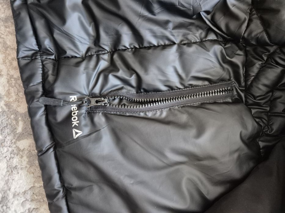 Продам мужскую куртку с капюшоном