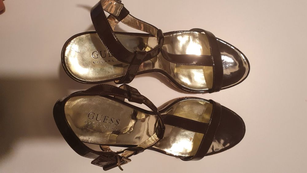GUESS by Marciano. Sandale piele lacuita. Marime 38.