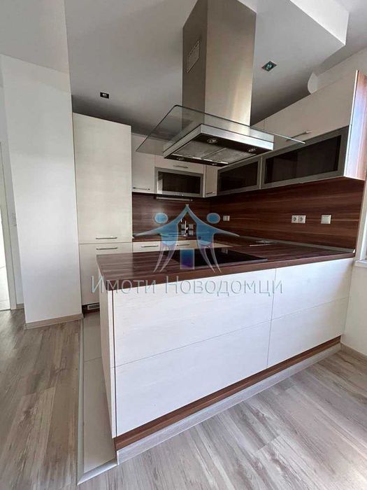 Продава се Тристаен апартамент в Шумен, Пазара - 93 кв.м за 1289 €/кв.м - Снимка #2