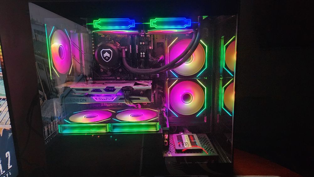 Мощен гейминг компютър Ryzen 5 5600 / RX 6600 XT + пълен комплект