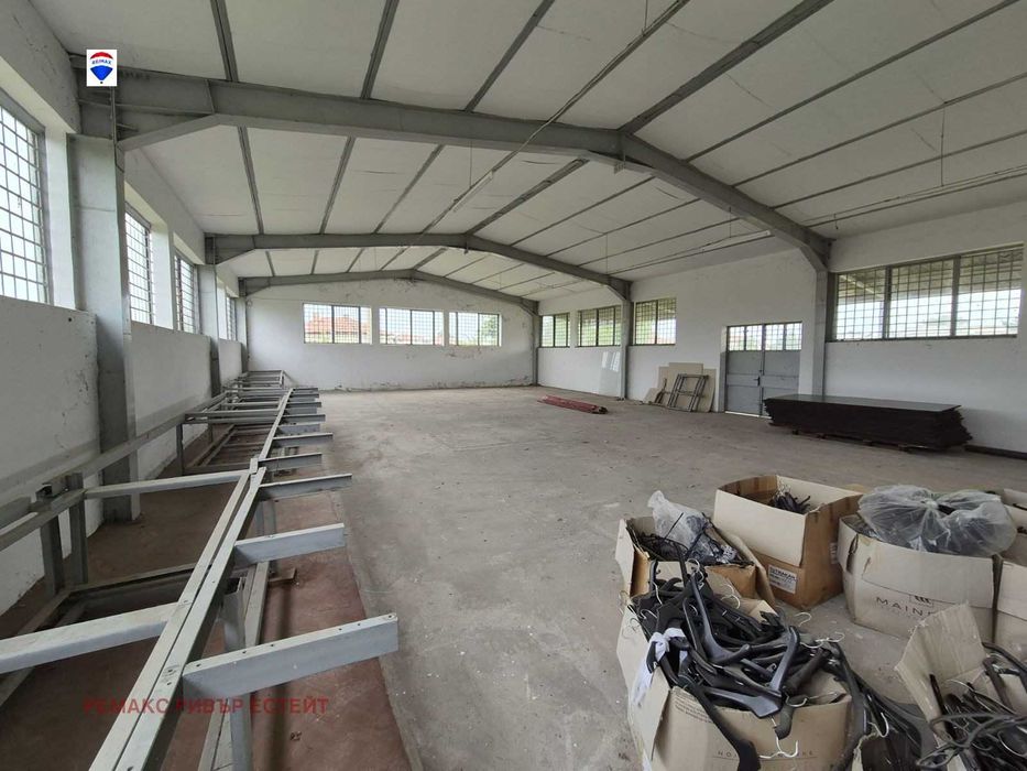 Дава се под наем Промишлена сграда в с. Смирненски, Област Русе - 430 кв.м за 620 € - Снимка #1